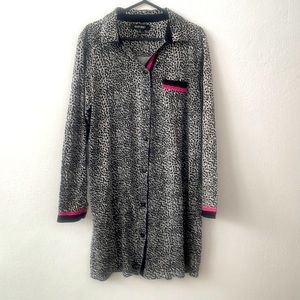 Ellen Tracy Black and Grey Animal Print Nightgown Pajama Small Button Up